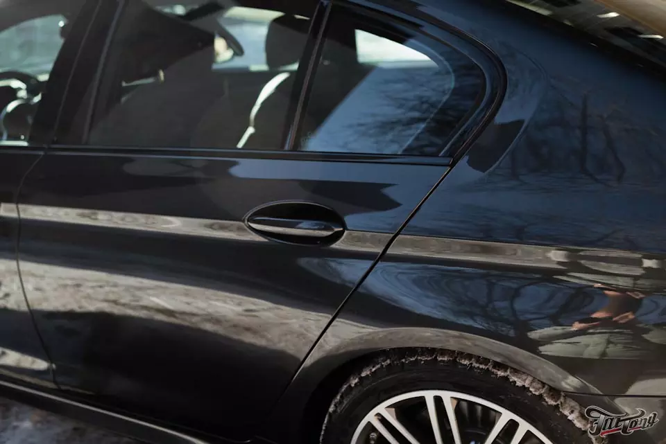 BMW M550D. Полная оклейка кузова в глянцевый полиуретан + прикол в самом конце!